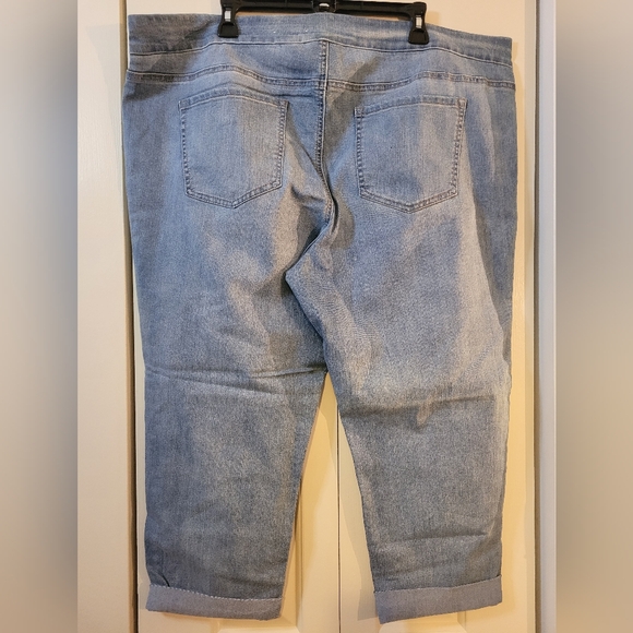 Westbound Woman plus size crop pull on cuffed jeans capris NWOT. 22W - Picture 3 of 3
